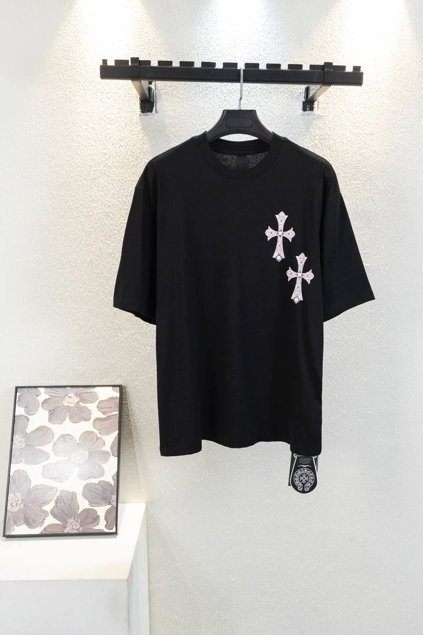 🅿️190 style number k737 Chrome hearte/Chrome heart ch 25ss Miami limited edition Sanskrit Year of the Dragon limited printed T-shirt short sleeves. A must-have item for daily commuting for men and women in light luxury. The correct version is welcome to compare. Detailed features ·280 grams of 100% cotton double yarn jersey fabric ·Custom dyed in the same cylinder, special thickened 32 pieces of double-strand 1x1 thread ·Double-needle cross-stitch technology ·Original main mark washed hangtag COLOUR: black white SIZE: xs s m L